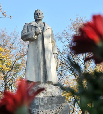 В Минкульте посоветовали КГГА демонтировать памятник Ватутину