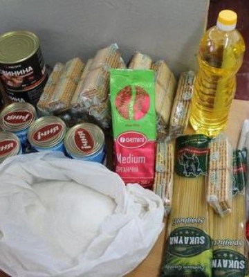 У Полтаві видають продуктові набори для переселенців