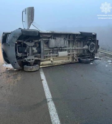 Поблизу Чернівців у  Чагрі на об&#039;їздній перекинулась автівка, є потерпілі