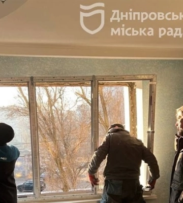 Черговий по місту перевірив хід робіт, які проводять у будинку на Перемозі, куди влучила ракета, та Пункт незламності у «Штурмі»