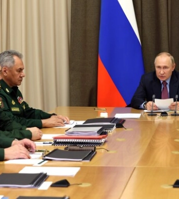Путін планує новий наступ проти України і готується до тривалої війни, попри втрати — Bloomberg