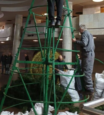 На праздники Новогоднюю елку в Харьковском метро посетило более 100 тысяч человек