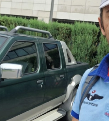 Волонтер Святослав Літинський заявив, що передане ним авто зареєстрували на родича прикордонника