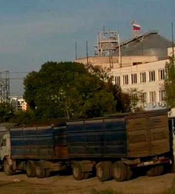 Через негоду на Керченську поромну переправу утворилася черга зі 173 транспортних засобів з боку Росії