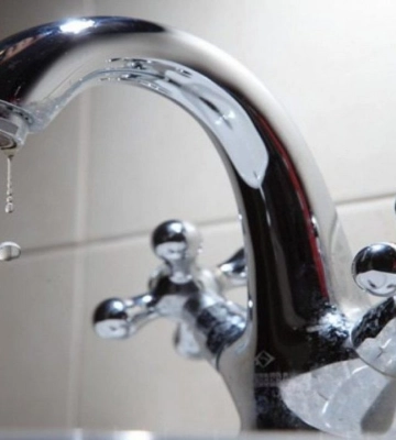 У Рівному ремонтують водопровід — де не буде води?