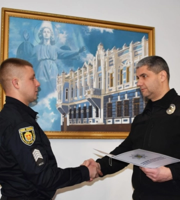 У Кропивницькому відзначили поліцейських за затримання зловмисника, який побив бабусю