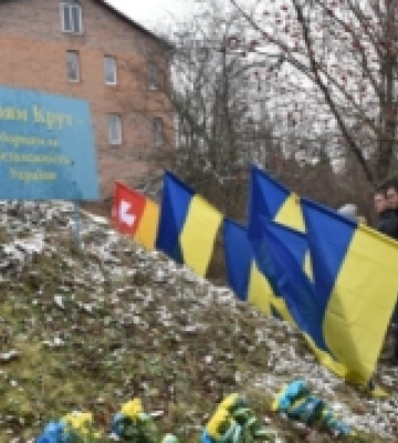 У Луцьку вшанували героїв-крутянців