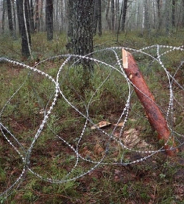 Волинські тероборонівці облаштовують протипіхотні бар’єри 
