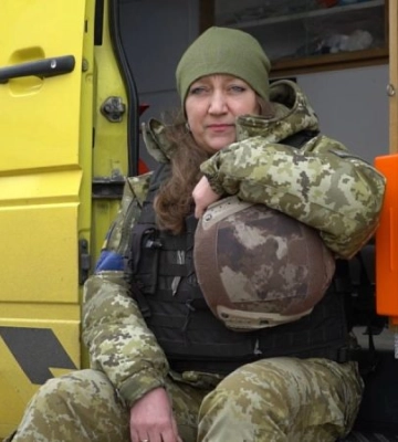 Рятує військових вже 6 років: у Чернігові дніпрянку обрали “Жінкою року 2022”