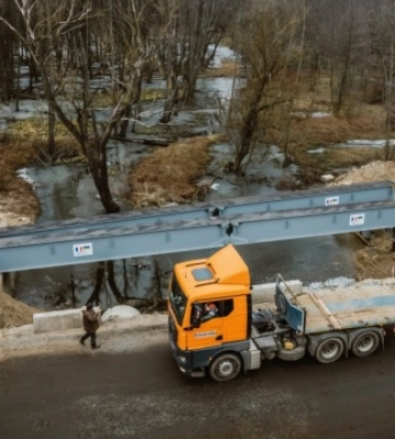 На Чернігівщині розпочали монтаж другого модульного мосту, який передала Франція
