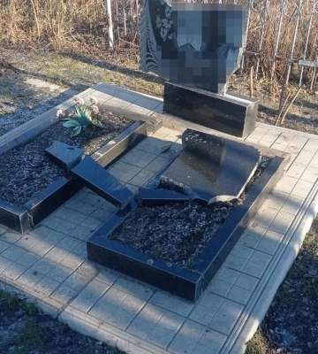 На Харьковщине мужчина разбил могилы односельчан на кладбище