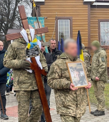 На Волині навколішки зустріли Героя Руслана Степасюка
