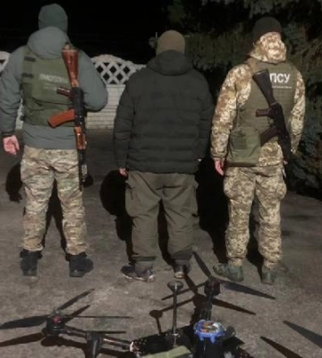 На Волині затримано чоловіка, який дроном переправляв цигарки до Польщі