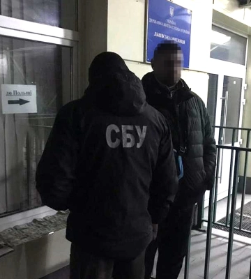 На Прикарпатті повідомлено про підозру двом чоловікам, які незаконно переправляли військовозобов’язаних через кордон