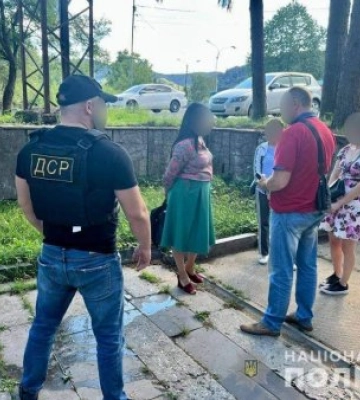 Обвинувачена у корупційному злочині директорка одного з ВНЗ Закарпаття постане перед судом