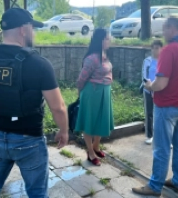 Обвинувачена у корупційному злочині директорка одного з ВНЗ Закарпаття постане перед судом