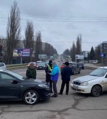 «Део Ланос» у Рівному підбив на перехресті «Рено»