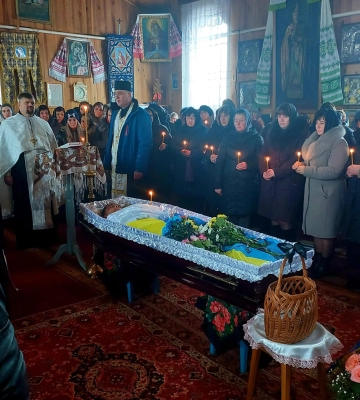 На Волині навколішки зустріли Героя Руслана Степасюка