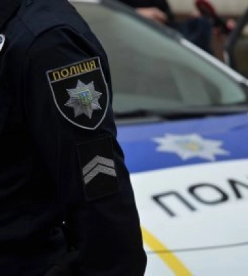 Волинські патрульні допомогли  чоловіку, який у зачиненій квартирі благав про поміч (Відео)