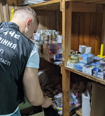У Рівному судитимуть чотирьох продавців контрафактних цигарок