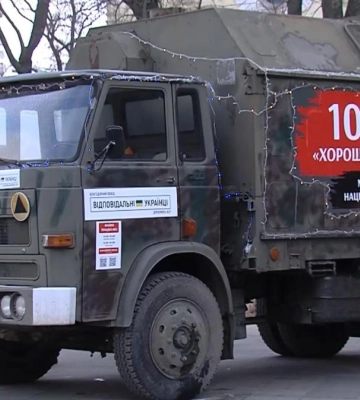 У Рівному презентували мобільний музей у вантажівці, яку передадуть для ЗСУ