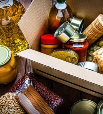 У Полтаві волонтери збирають продукти для захисників