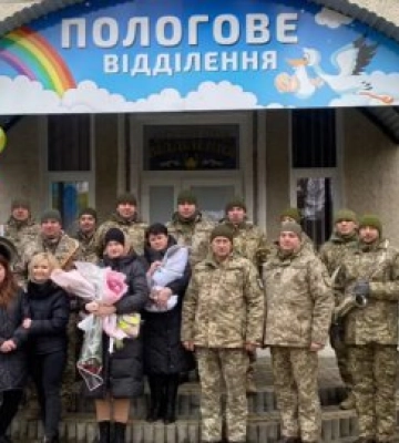 На Волині військові зустріли з пологового дружину та новонародженого сина загиблого побратима