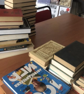 Понад 200 книг російською мовою зібрали з початку тижня в Закарпатській бібліотеці дітей та юнацтва в Ужгороді