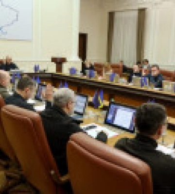 Чиновникам заборонили їздити за кордон без поважних причин: уряд схвалив постанову