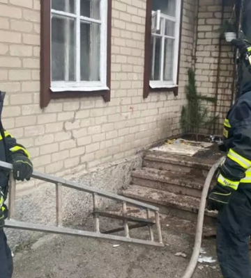 У Дніпрі на Чернігівській горів будинок: фото