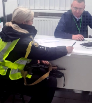 У сервісних центрах МВС Львівщини продовжують виявляти проблемні автівки