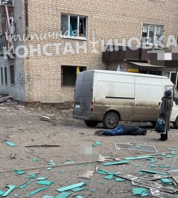 Константиновка под обстрелом, горит пятиэтажка в районе ж/д вокзала, во дворах лежат погибшие