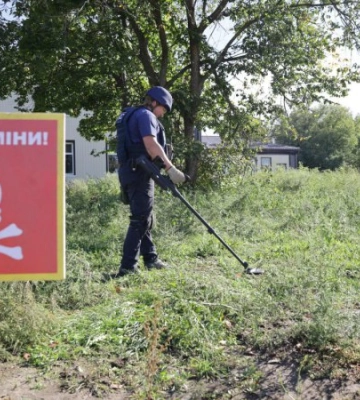 В полі у селі Благодатне знайшли поранену людину, яка підірвалась на міні