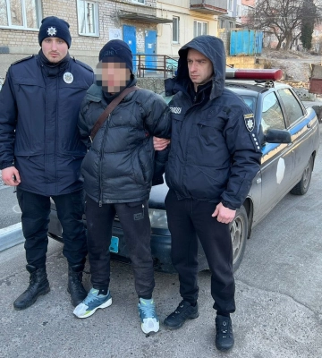 В Пісочині затримали двох чоловіків, які спеціалізувалися на квартирних крадіжках