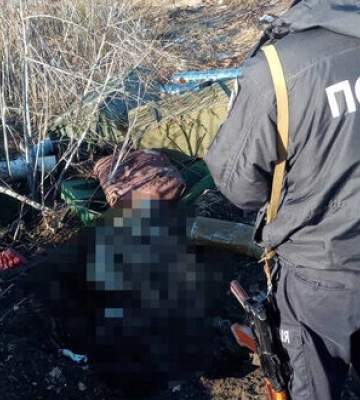 Эксгумировано тело женщины, погибшей во время вражеской авиационной бомбардировки на Изюмщине. ФОТО