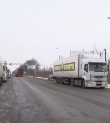 Трасу Одеса-Рені закрили для вантажівок через негоду