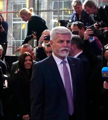 Президентські вибори у Чехії: переміг генерал у відставці Петр Павел
