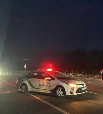 На Полтавщині внаслідок зіткнення мікроавтобуса з вантажівкою 3 людини загинули, 8 отримали поранення