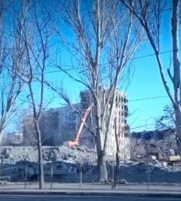 Центр Мариуполя превращается в лунную пустыню
