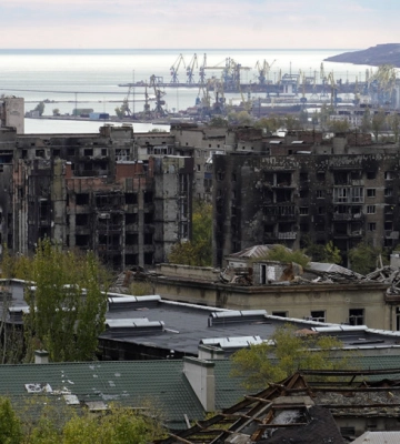 Центр Мариуполя превращается в лунную пустыню
