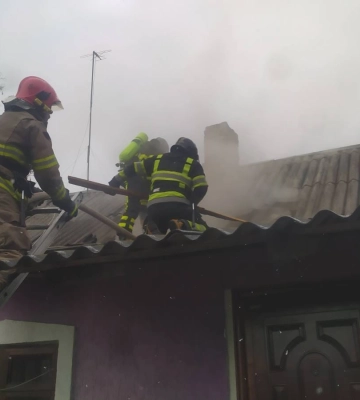 У Сарнах горів дах приватного будинку