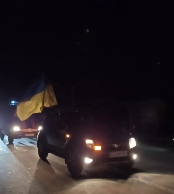 На колінах та з прапорами: Сокирянщина зустріла двох загиблих воїнів