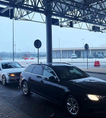 Виїзд чиновників та депутатів за кордон поза відрядженням: в ДПСУ уточнили умови