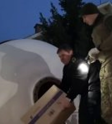 На Закарпатті у газовій цистерні виявили велику кількість ящиків з сигарками. Відео