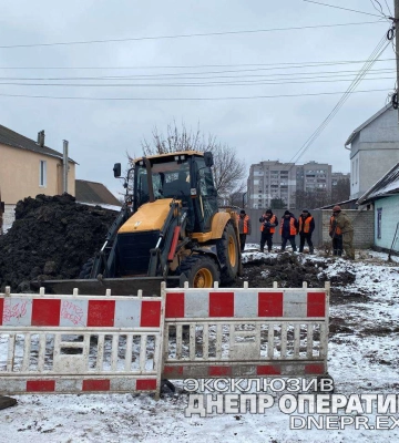 У Дніпрі ліквідують аварію на водогоні у Чечелівському районі