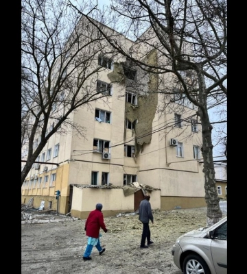 Росіяни обстріляли обласну клінічну лікарню Херсону,  медсестра зазнала поранень, - МОЗ