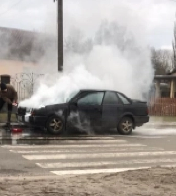 У Рожищі на ходу загорілась машина. ФОТО
