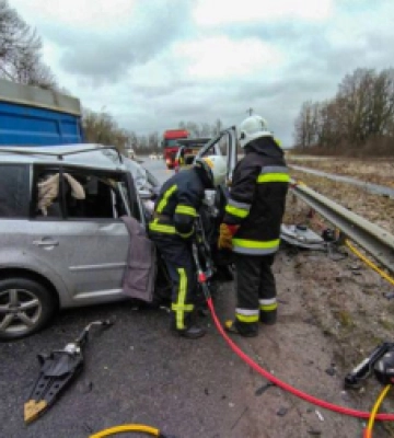 Їхали з фронту побачити сина: на Хмельниччині трагічно загинуло подружжя прикордонників