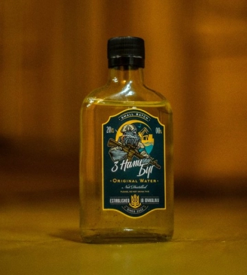 Миколаївський волонтер налагодив продаж солоної води задля допомоги військовим