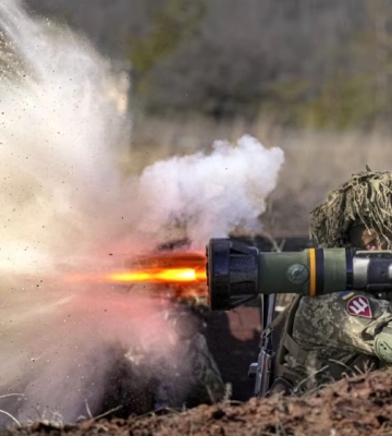 Ситуація дуже жорстка, тривають постійні російські штурми: Зеленський про бої в Донецькій області